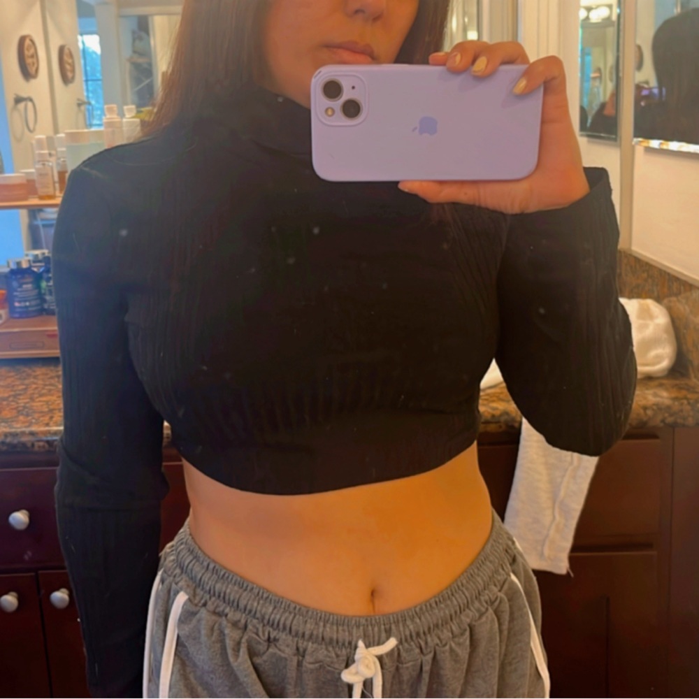 Cropped black size small turtle neck